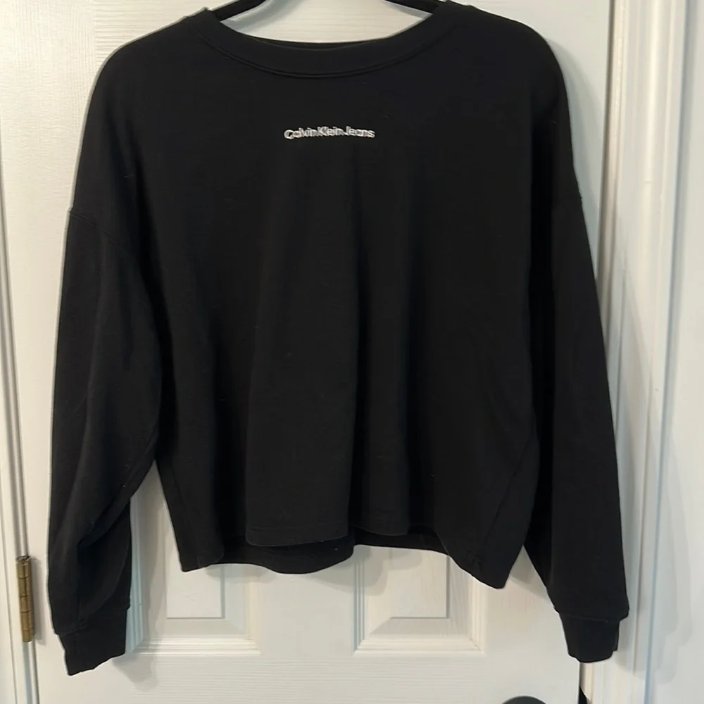 Calvin Klein Cropped Sweatshirt. - Picture 1 of 5
